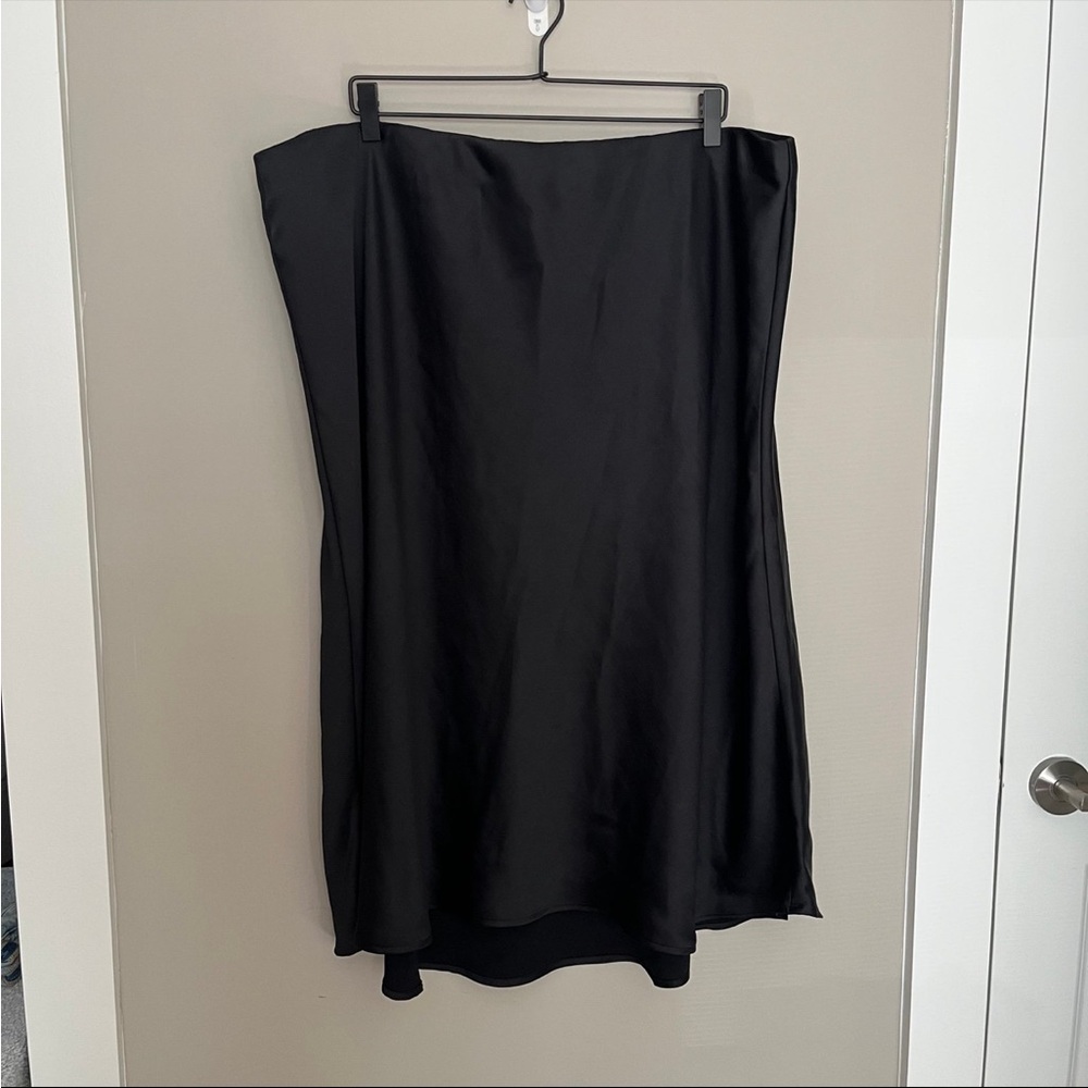 🎄2/$40 Silky Black Skirt from Lane Bryant - Elastic Waistband Size 24 Like New
